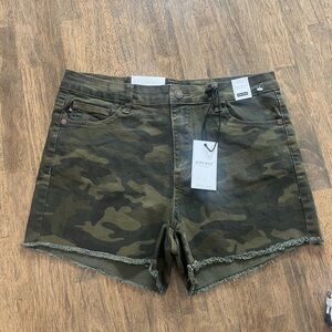NWT Judy Blue camo shorts size L
